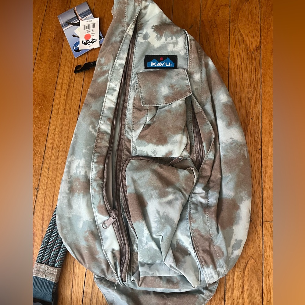 KAVU medium sized crossbody bag, NEW W TAGS